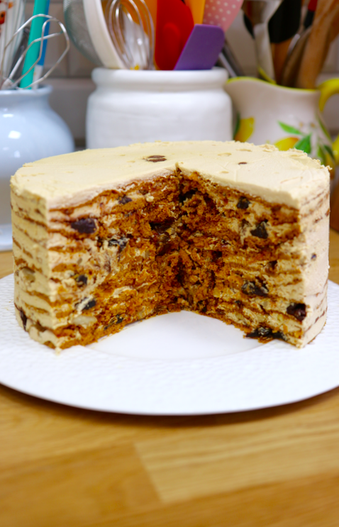 Торт с черносливом и грецкими орехами с кремом из сметаны рецепт с фото пошагово